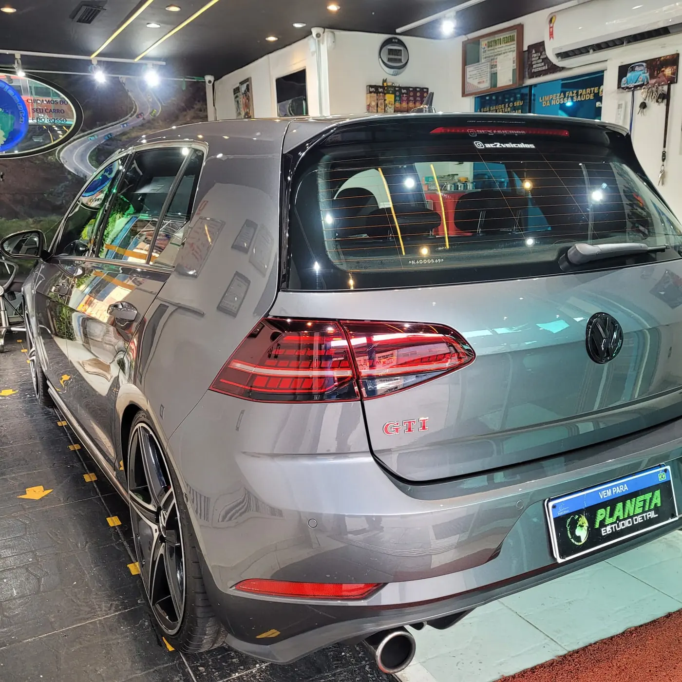 Traseira do Golf GTI prata