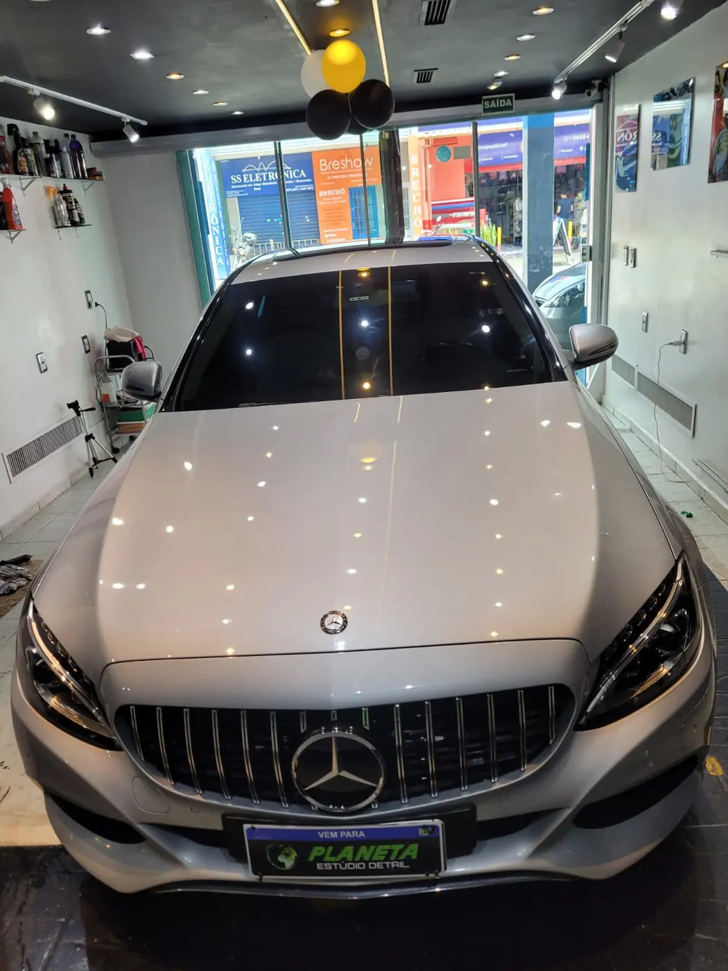 Mercedes-Benz prata com vitrificação de pintura